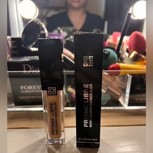 ☀️🌙 Givenchy
Prisme Libre Skin-Caring 24H Correcting Creamy Concealer